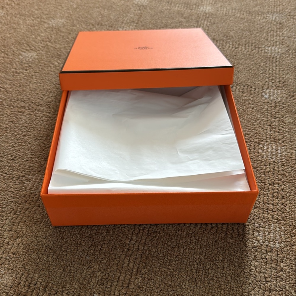 Hermès Orange Box for accessories medium size or belt 7.5x7.5x2.25” - Picture 2 of 4